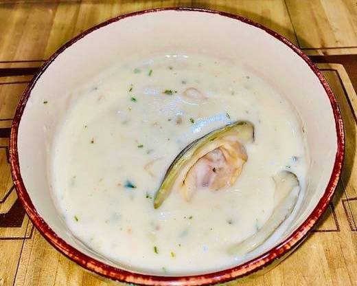 Order LARGE New England Clam Chowder Soup (64oz) food online from Santinis Deli & Grill store, Bridgeport on bringmethat.com