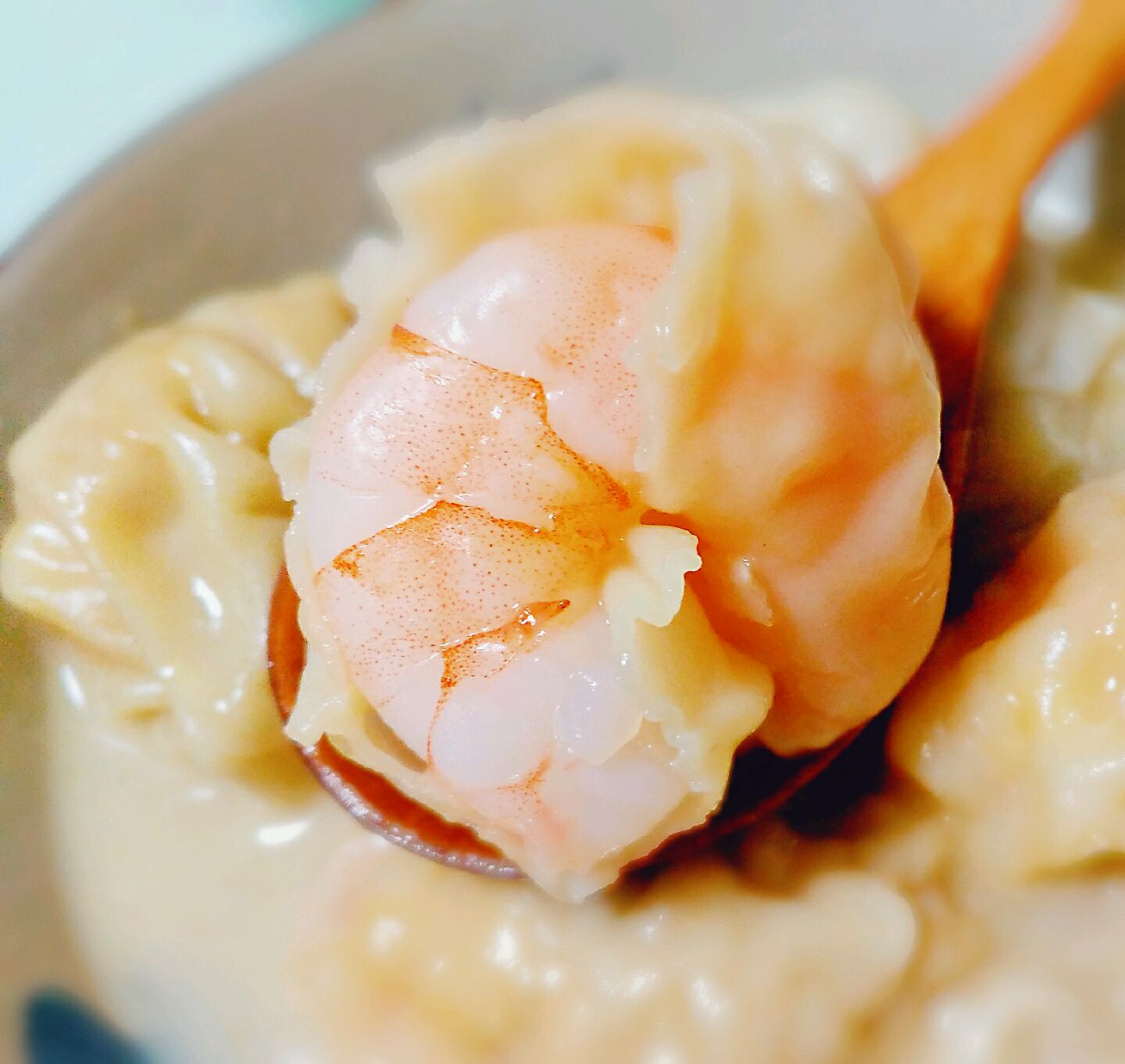 Order F1. Shrimp Wonton Soup 上湯鮮蝦淨雲吞 food online from Hing Lung Cafe store, South San Francisco on bringmethat.com