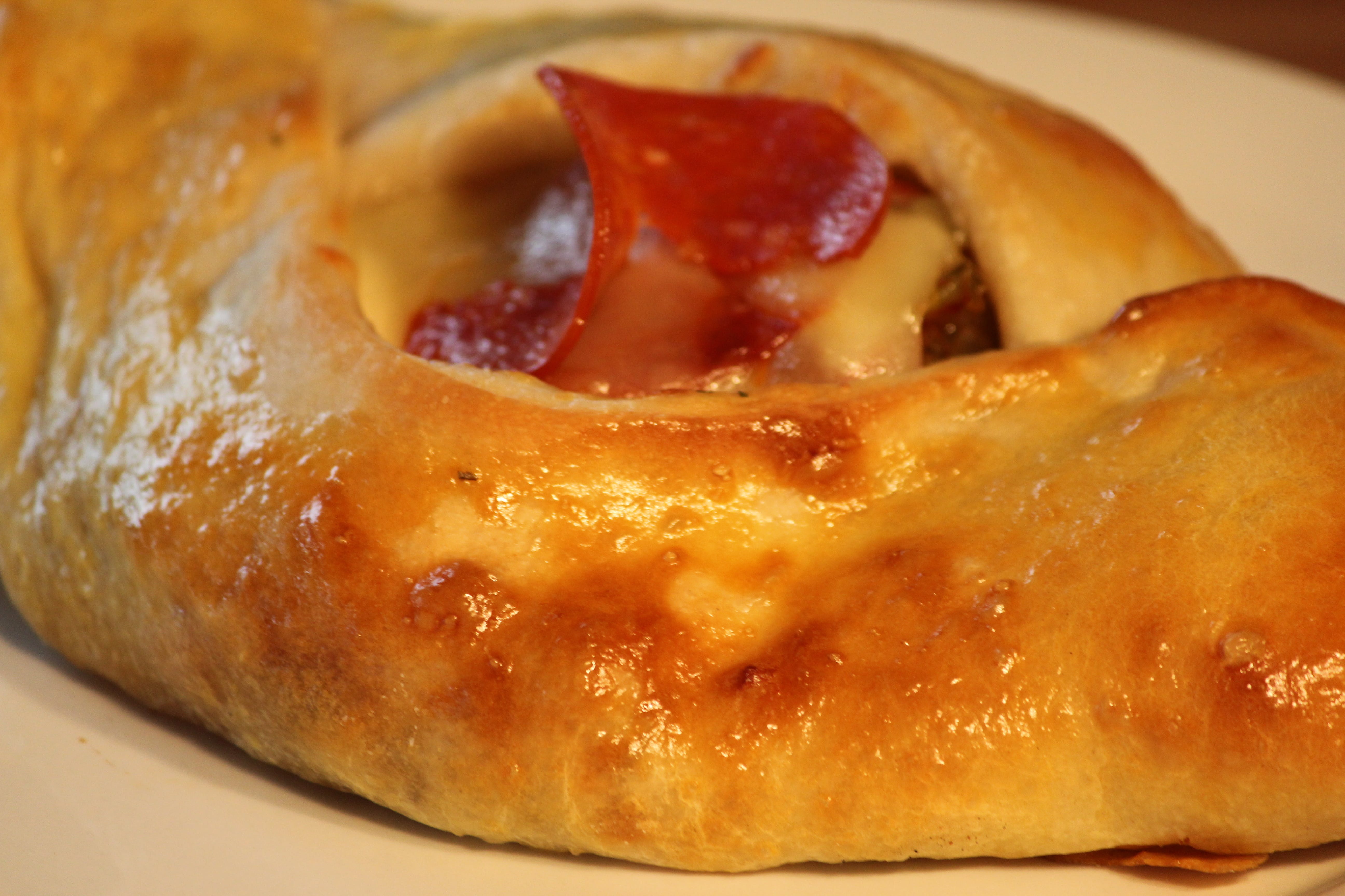 Order Stromboli Deluxe - Stromboli food online from Luca Pizza Di Roma store, Findlay on bringmethat.com