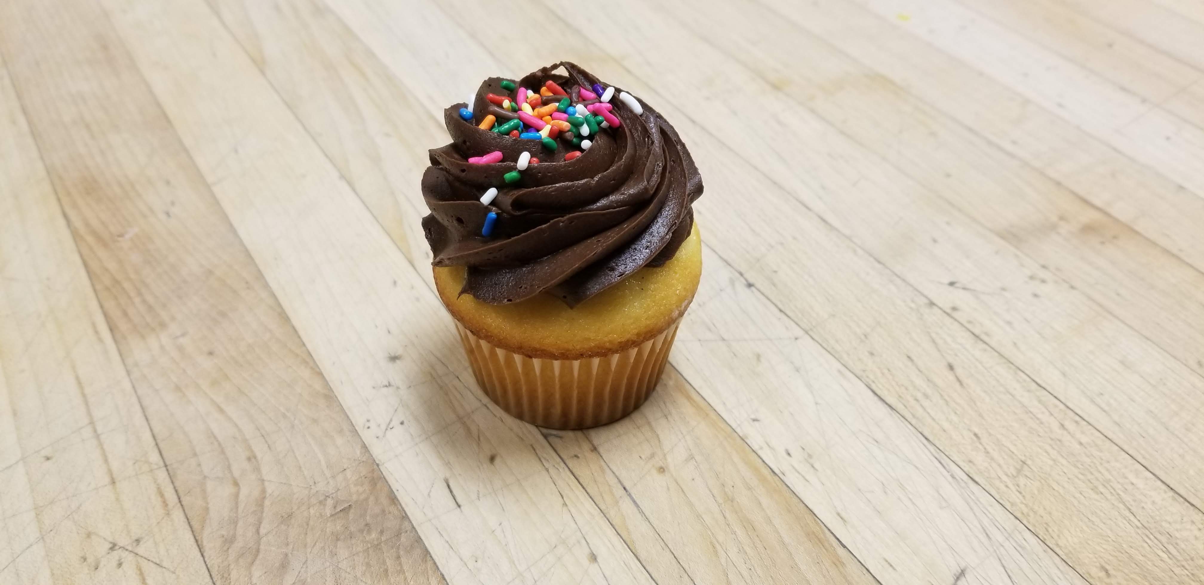 Order Cupcakes food online from Lyndhurst Pastry Shop store, Lyndhurst on bringmethat.com