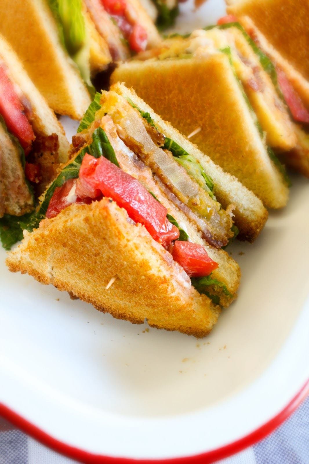 Order Turkey Club Sandwich - Sandwich food online from Pizzeria Ora Chicago store, Chicago on bringmethat.com