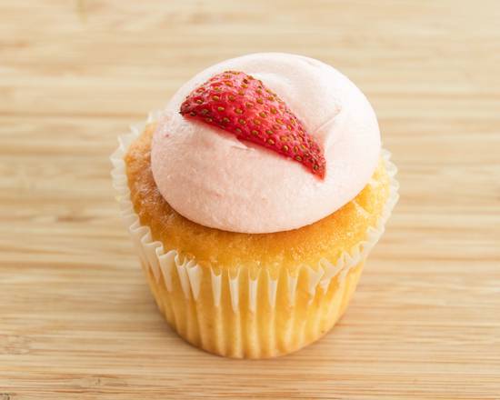 Order Strawberries and Cream food online from Camicakes store, Atlanta on bringmethat.com