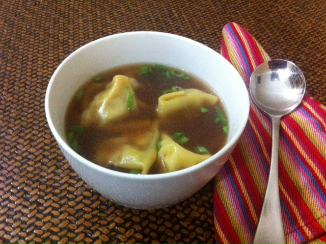 Order 20. Wonton Soup-云吞汤 food online from Dragon Town store, Bellevue on bringmethat.com