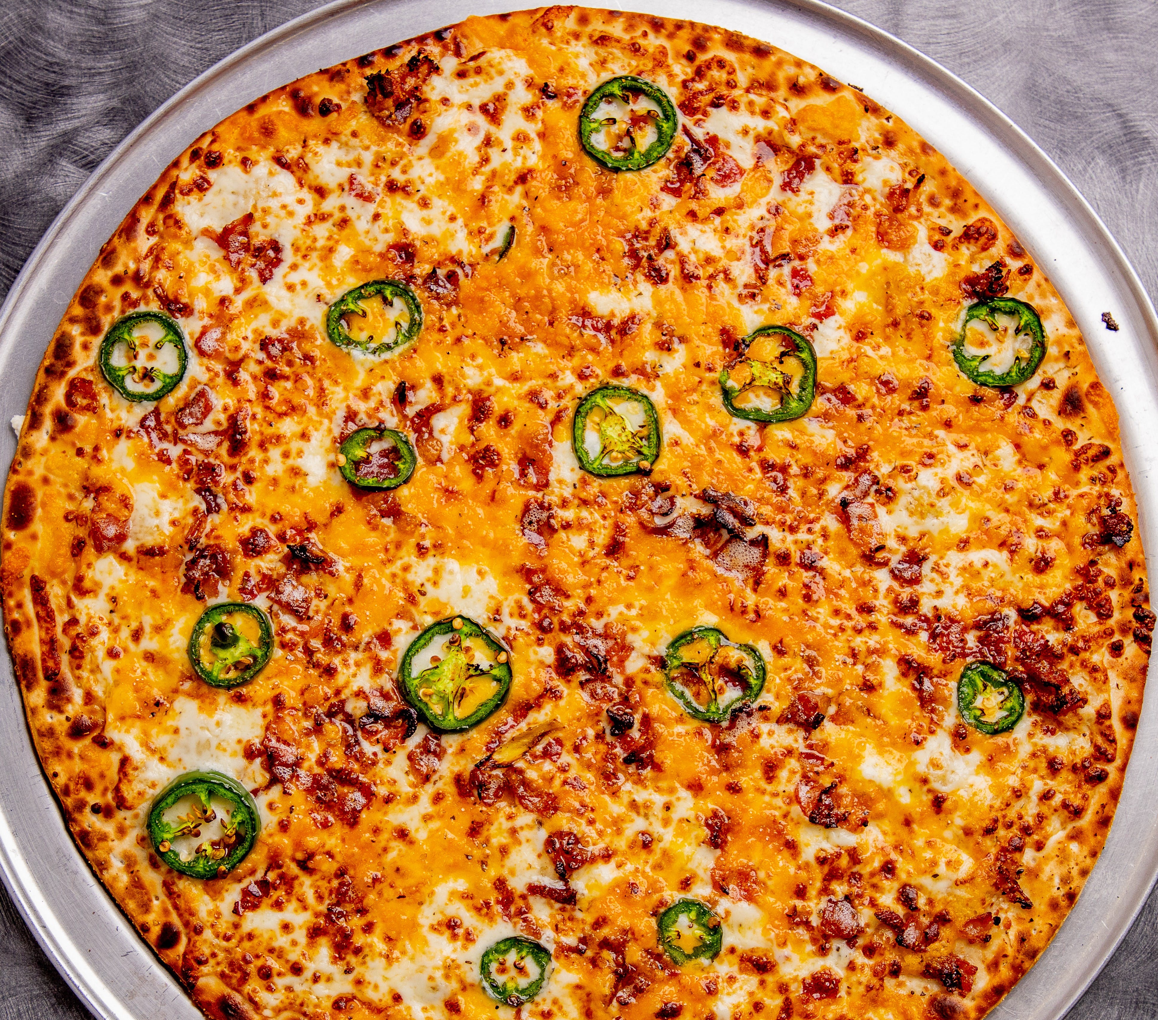 Order Gluten Free Jalapeno Popper Pizza - 10" food online from Crooked Crust-Farmers Branch store, Farmers Branch on bringmethat.com