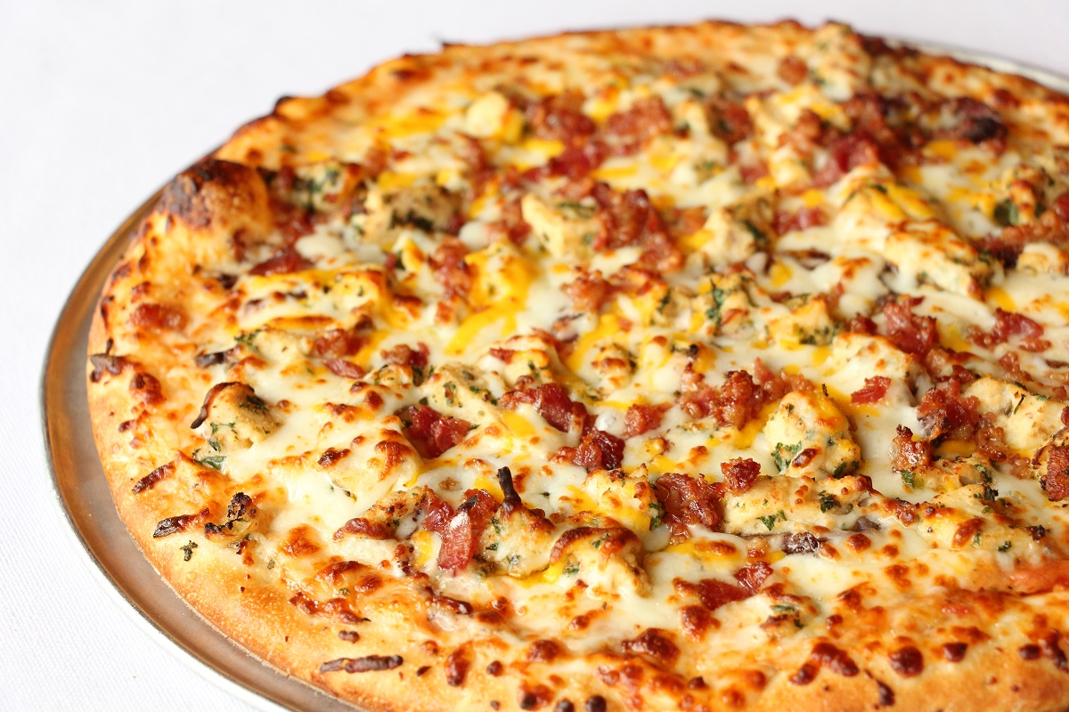 Order Noah's Gourmet Pizza food online from Palio Pizza Cafe store, Fort Worth on bringmethat.com