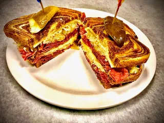 Order Classic Rueben Sandwich food online from Lucky Chicago Style Grill store, Round Rock on bringmethat.com
