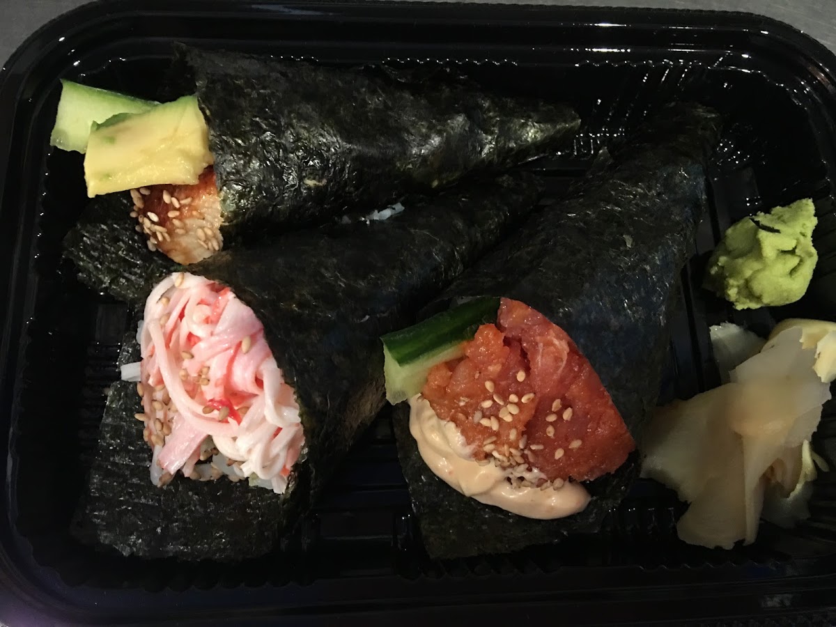 Order 35. Temaki Sushi Combo food online from Sushi Kinta store, San Francisco on bringmethat.com