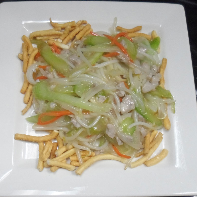 Order 4. Chicken Chow Mein / CB food online from Sun Sun Chinese Restaurant store, Cleveland on bringmethat.com