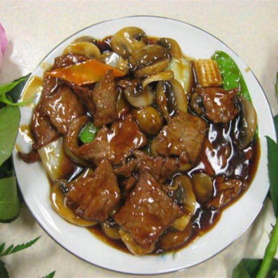 Order Mushroom Beef  food online from Lucky Wok Chinese Food store, Ontario on bringmethat.com