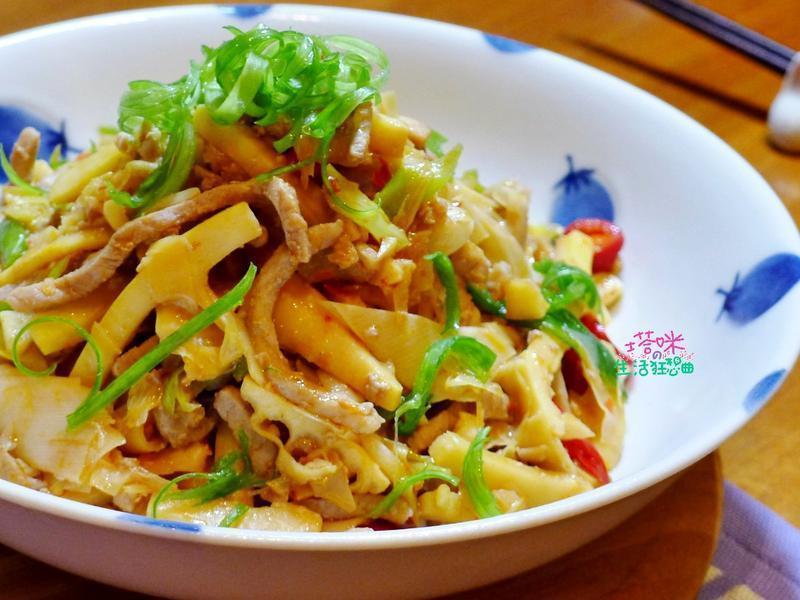 Order Shredded Pork with Bamboo Shoots干煸冬笋肉丝 food online from Frice store, Chino Hills on bringmethat.com