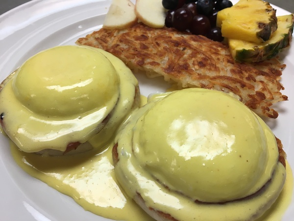 Order Classic Eggs Benedict food online from Bailey's store, Omaha on bringmethat.com