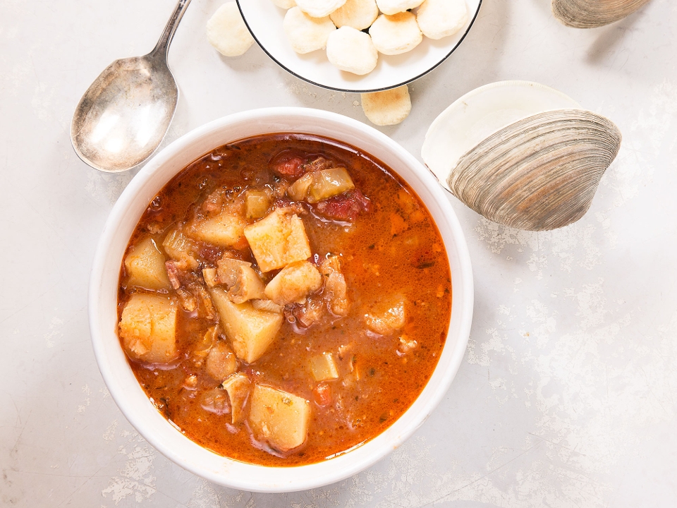 Order Manhattan Clam Chowder food online from Captain’s Curbside Seafood store, Trappe on bringmethat.com