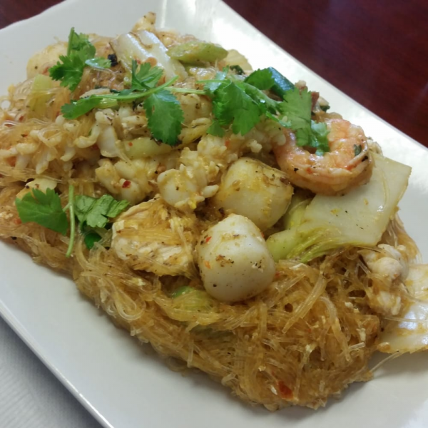 Order Sukiyaki Thai Noodle Soup food online from Khun Moo Thai Kitchen store, Northridge on bringmethat.com