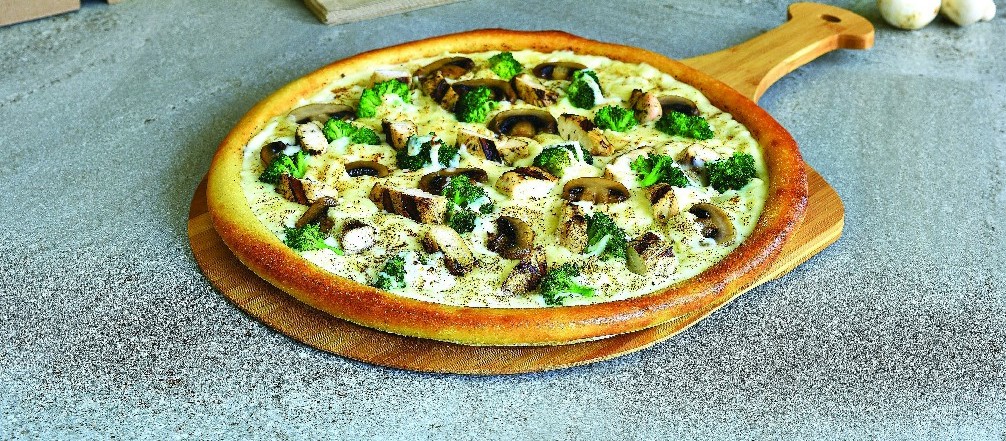 Order Chicken Alfredo Pizza food online from Pizza Bolis Germantown store, Germantown on bringmethat.com
