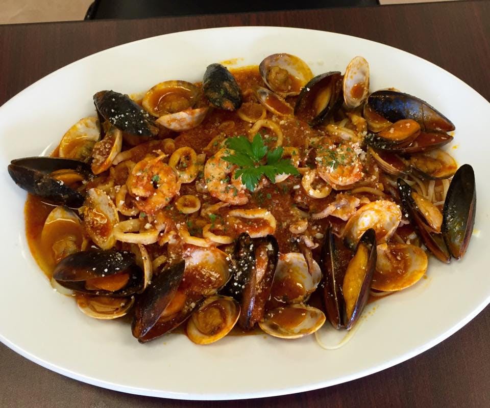 Order House Seafood Combo - Dinner food online from La Vera Pizzeria store, Feasterville-Trevose on bringmethat.com