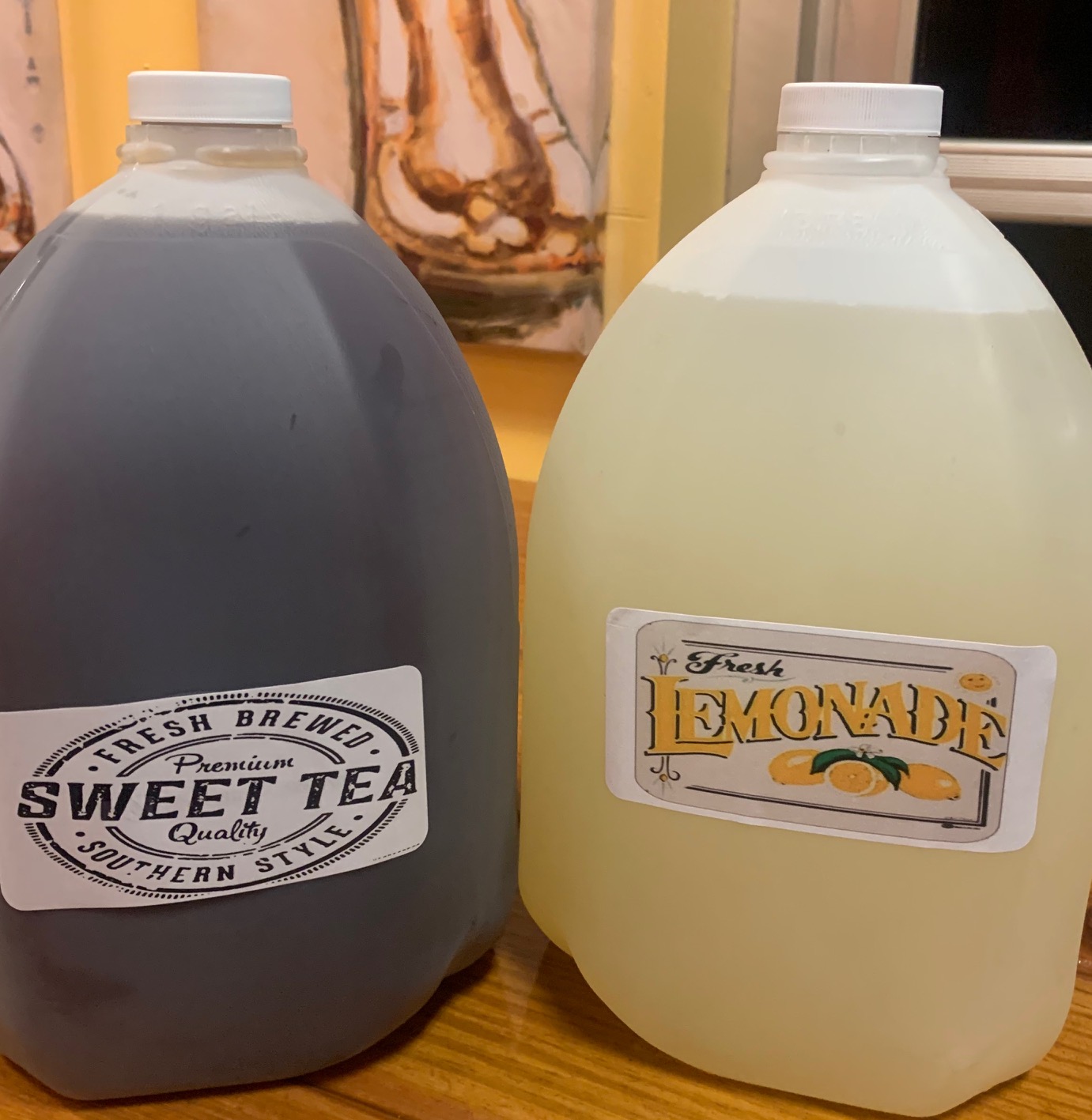 Order GALLON SOUTHERN STYLE SWEET TEA food online from Kloby's Smokehouse store, Laurel on bringmethat.com