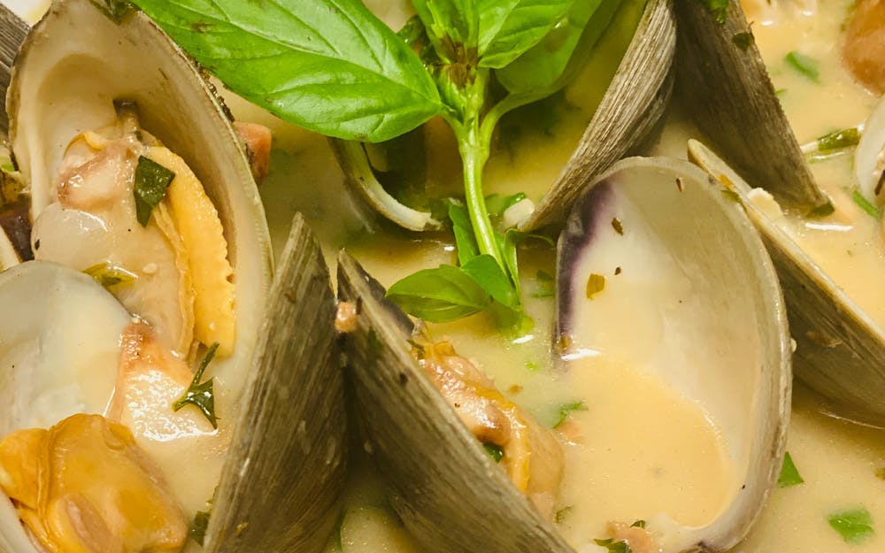 Order Zuppa Di Clams - Appetizer food online from Panatieri Pizza & Pasta store, Bound Brook on bringmethat.com