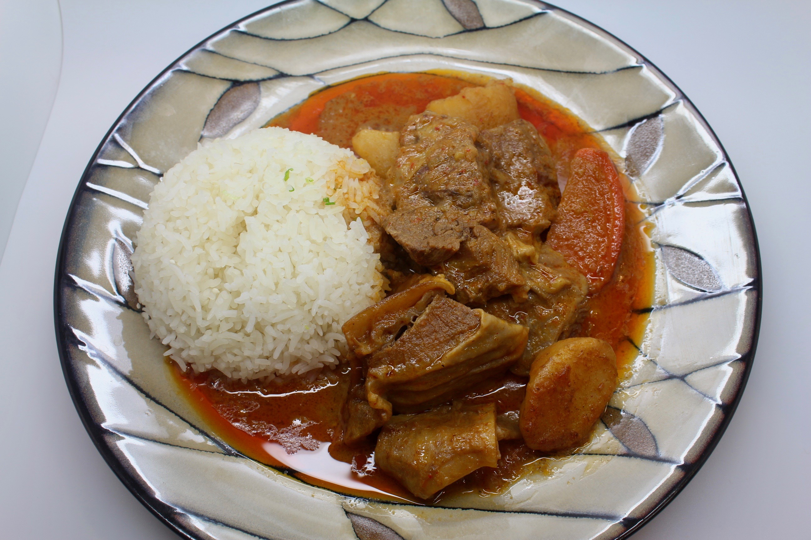 Order F05. Tender Beef In Curry Sauce 咖哩牛腩飯 food online from Uncle Chen Primetime store, State College on bringmethat.com