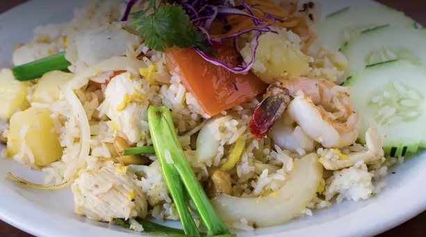 Order Pineapple Fried Rice food online from Arawan Thai Cuisine store, Sausalito on bringmethat.com