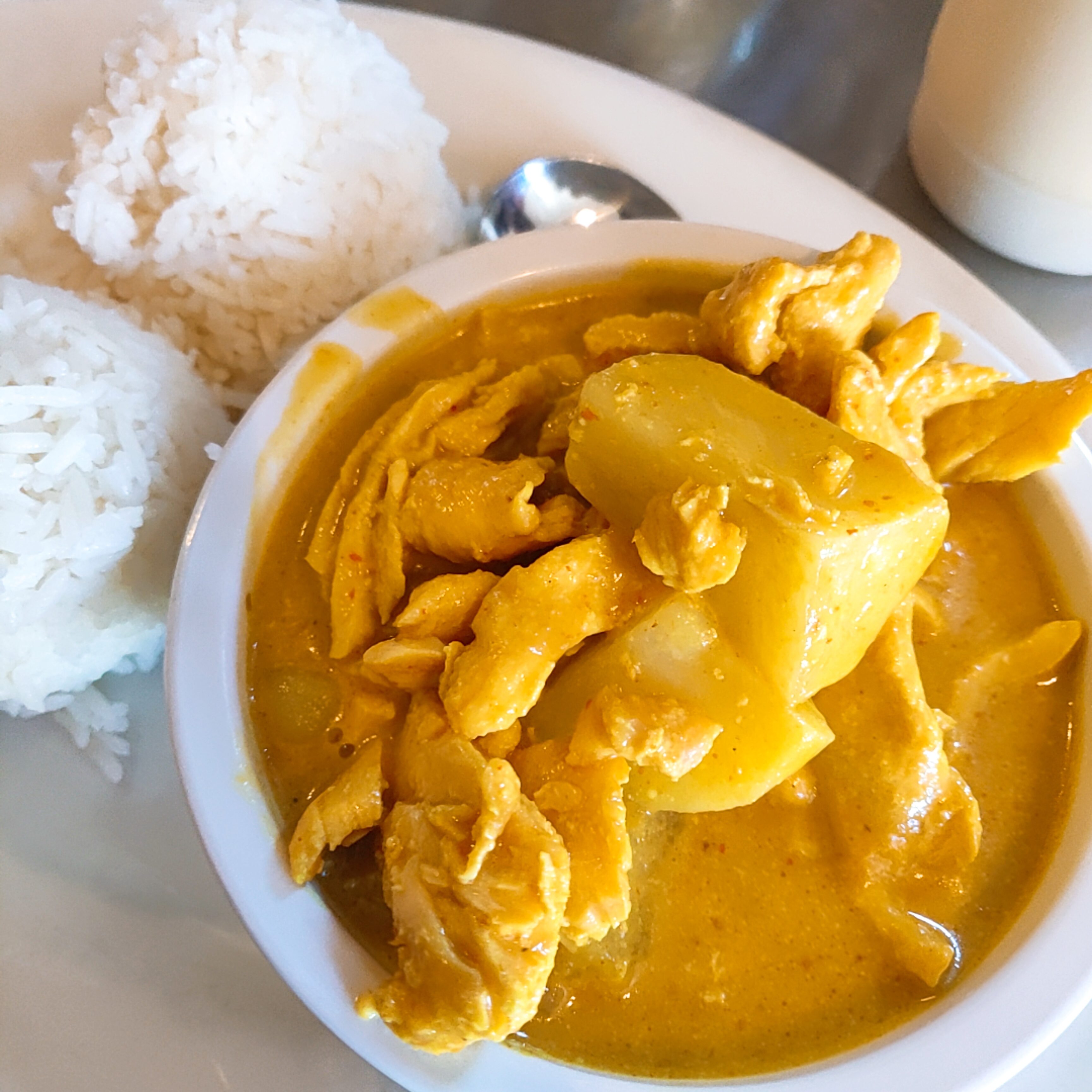 Order Yellow Chicken Curry (24oz) food online from The Thai Restaurant store, Lancaster on bringmethat.com