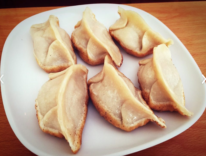 Order 原味锅贴 6 Pieces Pot Stickers food online from Zen Noodle Bar store, San Mateo on bringmethat.com