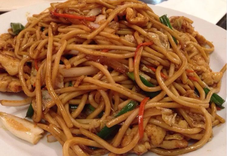 Order 24. Chicken Lo Mein(Q) food online from China Fortune store, Layton on bringmethat.com
