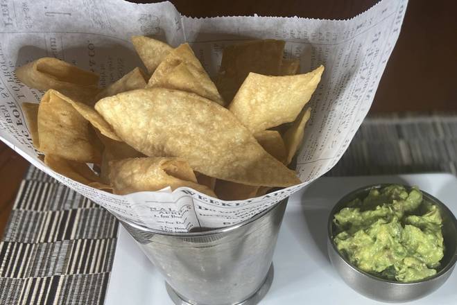Order Homemade Guacamole & chips food online from Ricky's Pub & Grill store, Arlington on bringmethat.com
