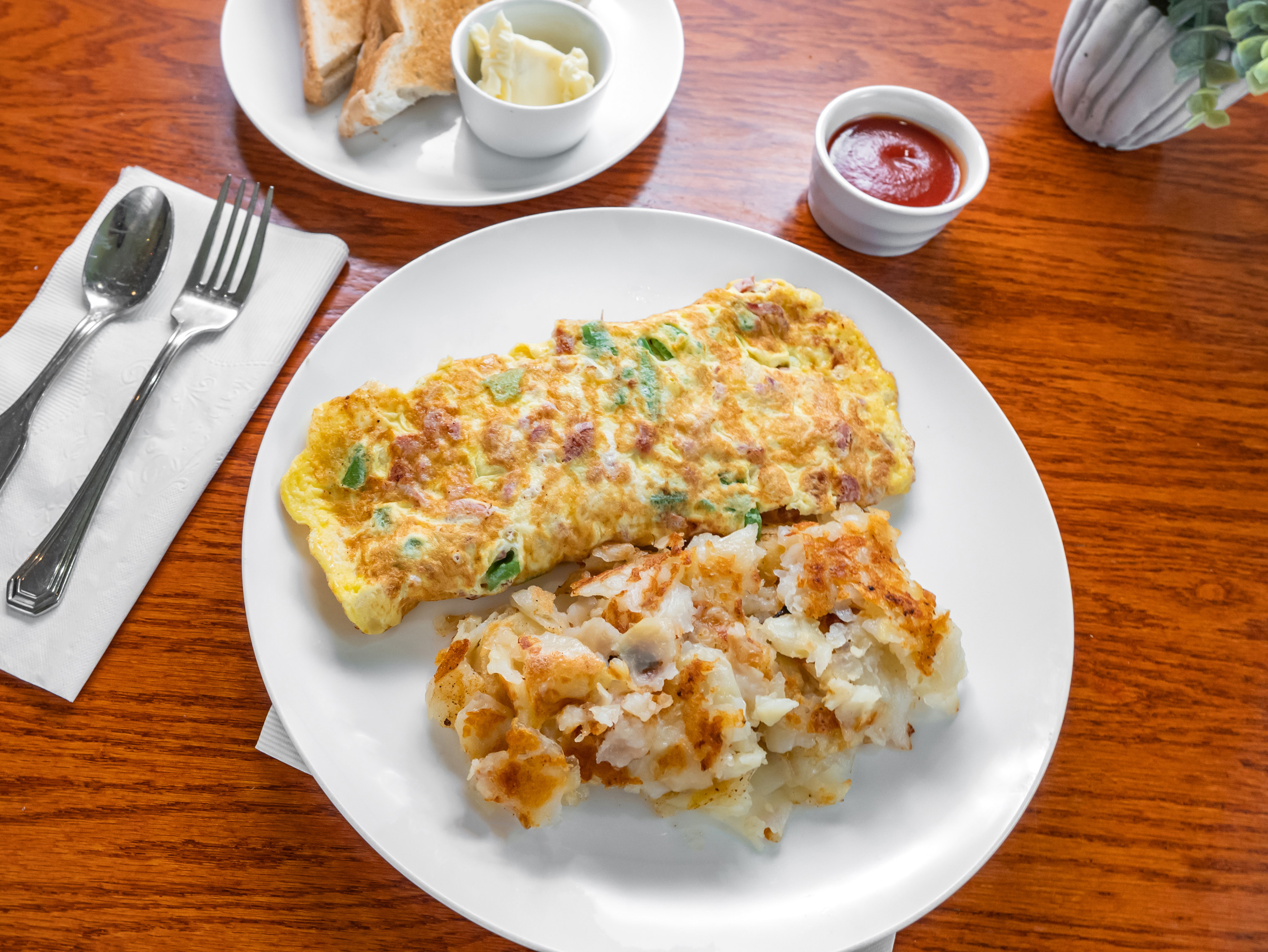 Order Western Omelette food online from Mt. Airy Breakfast & Lunch store, Philadelphia on bringmethat.com