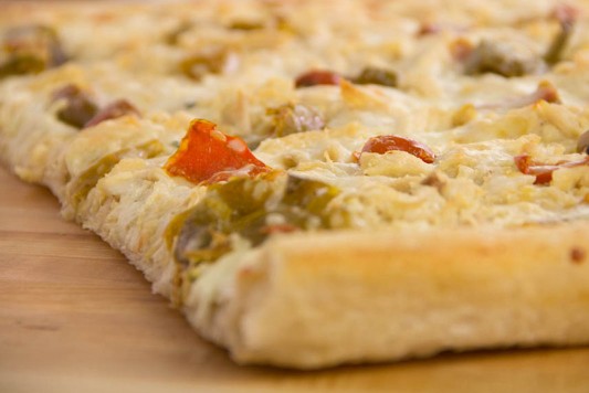 Order Garlic Chicken Pizza food online from Westgate Pizza store, Youngstown on bringmethat.com