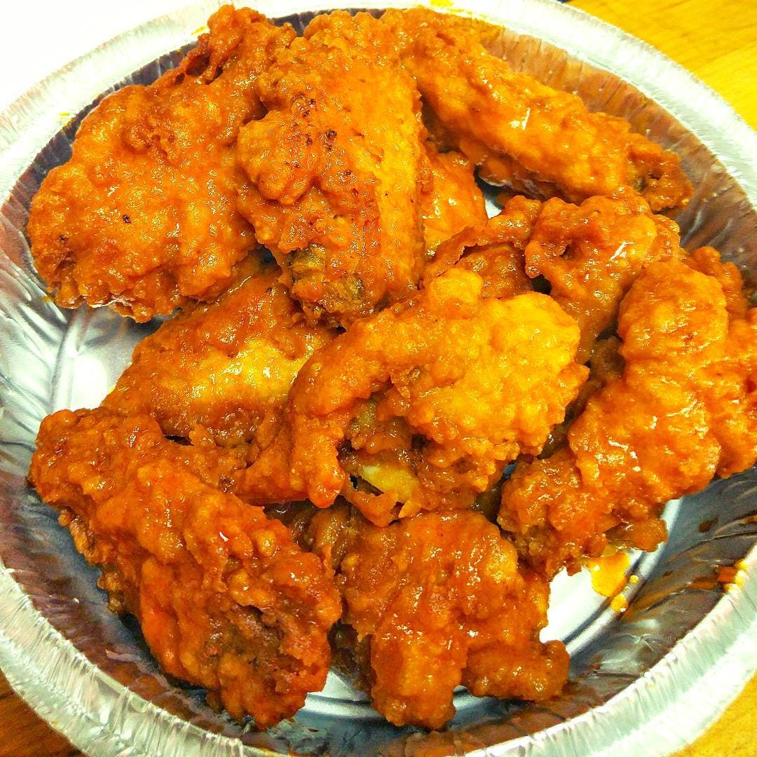 Order Buffalo Wings - 10 Pieces food online from Pizza House store, Cranford on bringmethat.com