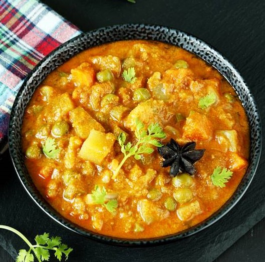 Order Veg Kurma food online from Ruchi Indian Restaurant store, Bellevue on bringmethat.com