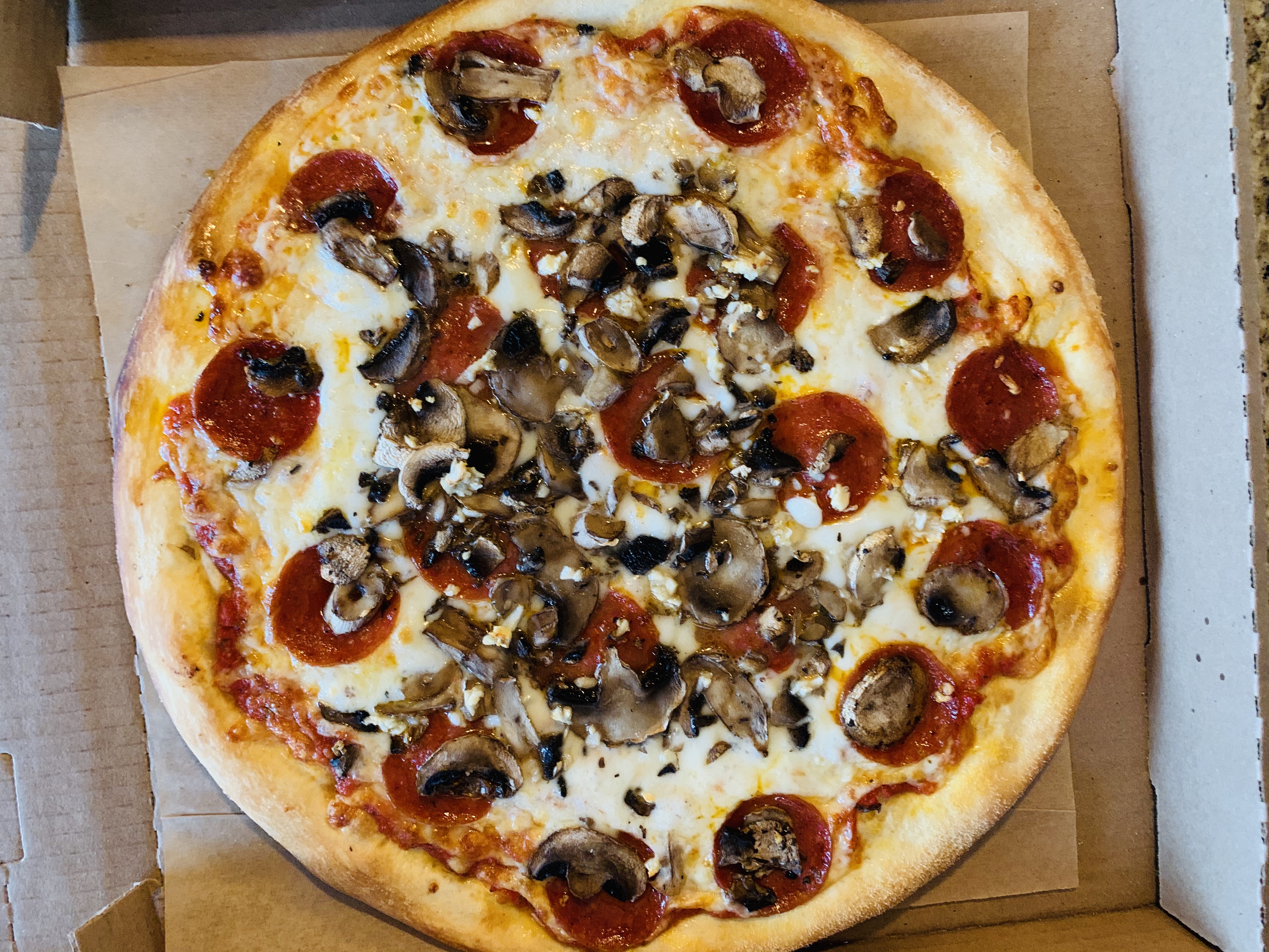 Order Pepperoni and Mushroom Pizza food online from Fratelli store, Oceanside on bringmethat.com