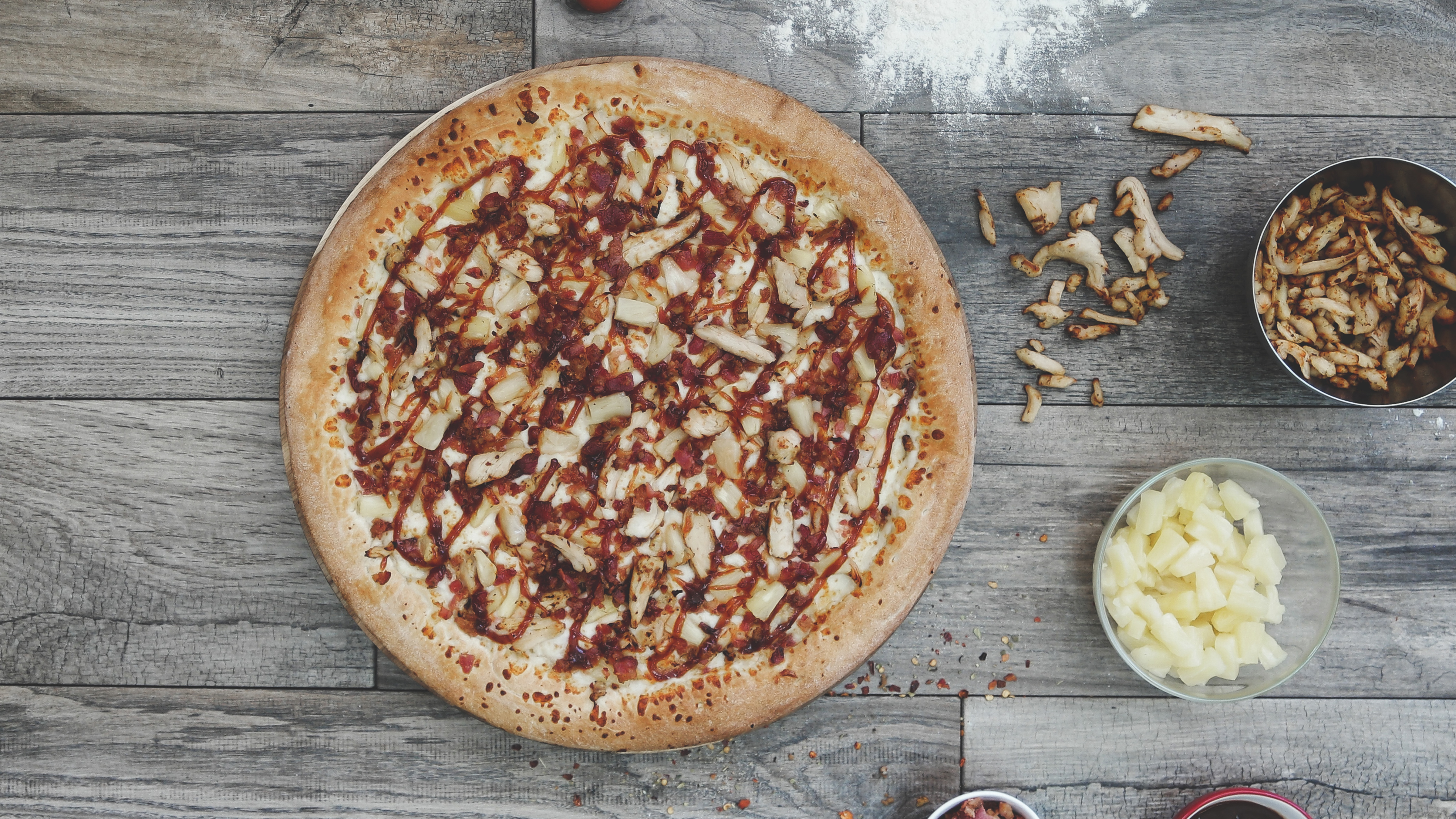 Order Barbecue Chicken Pizza food online from Fast 5 Pizza store, Riverside on bringmethat.com