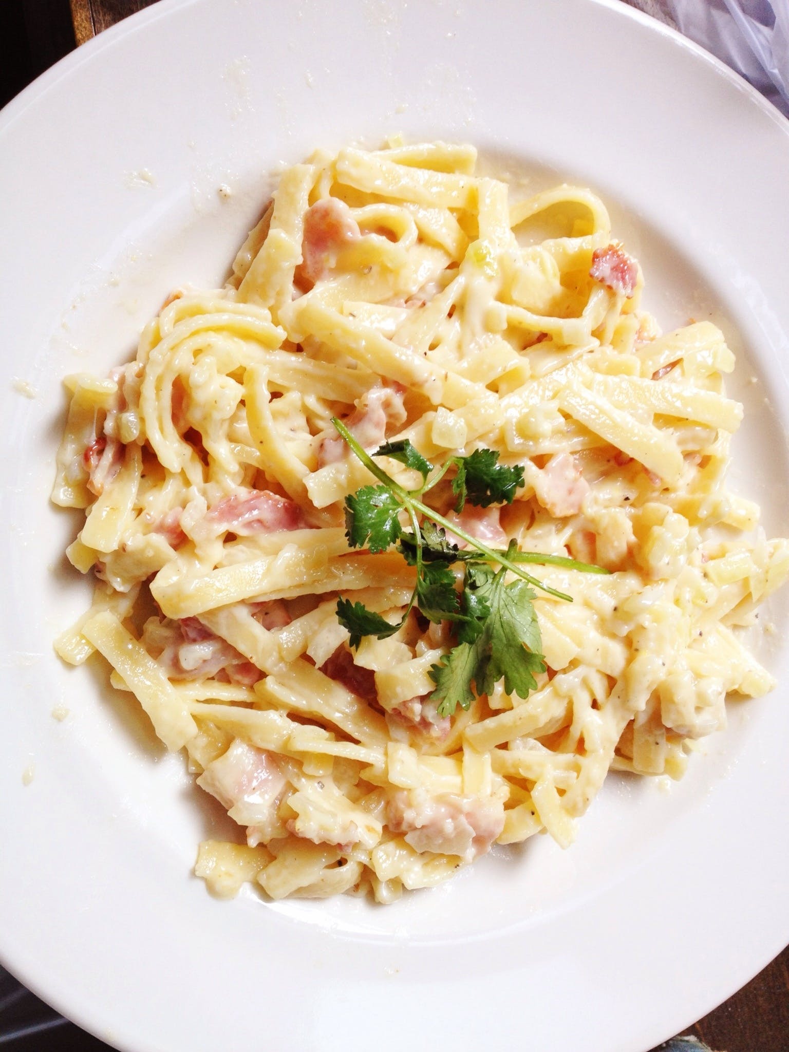 Order Fettuccine Carbonara - Pasta food online from Piazza Di Pizza store, Moonachie on bringmethat.com