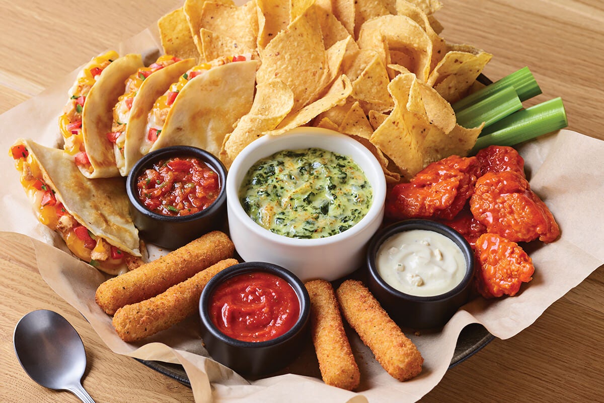 Order The Classic Combo food online from Applebee's store, Lima on bringmethat.com