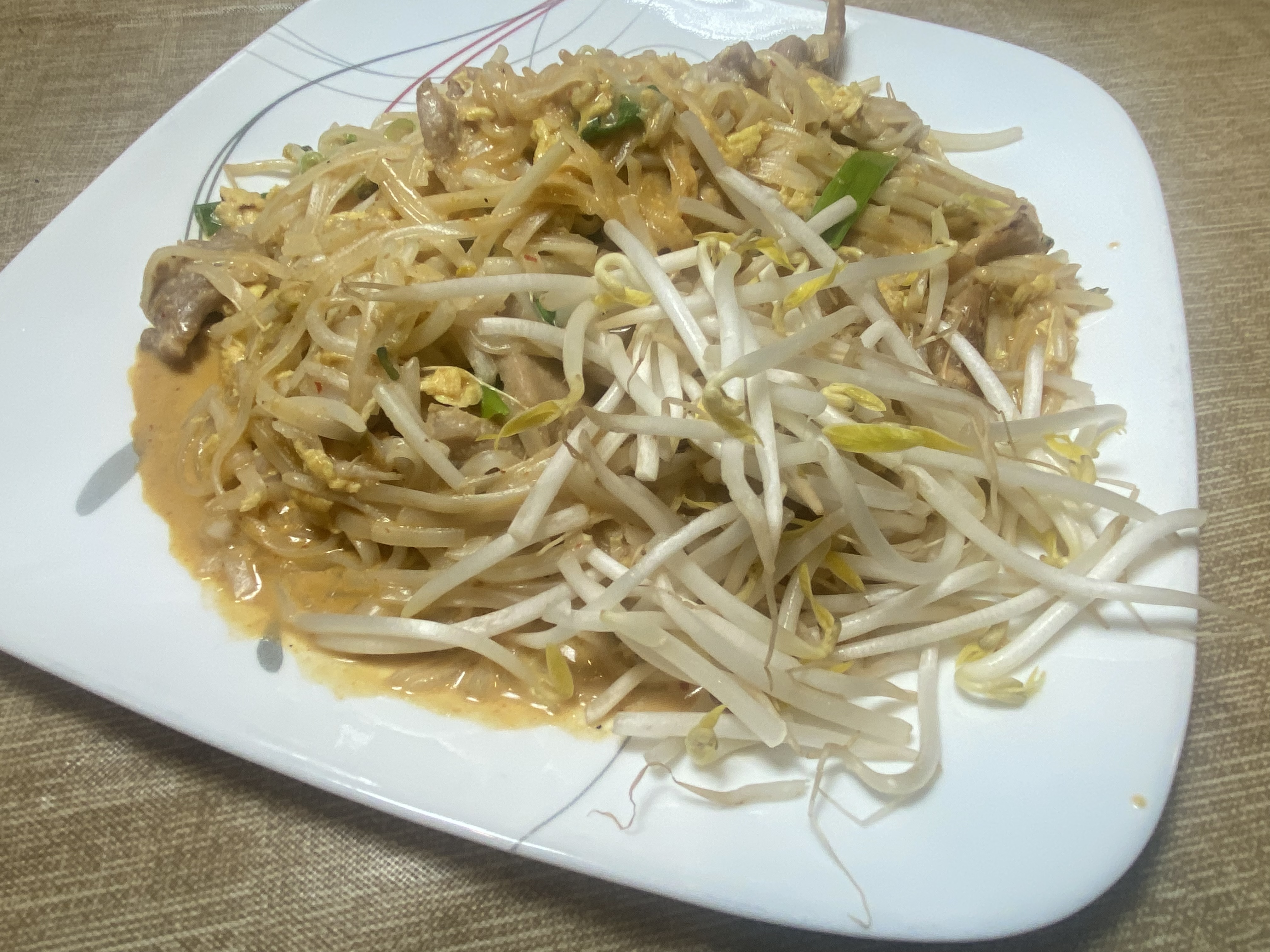 Order Curry Noodle Dinner food online from Bangkok Cuisine store, Auburn Hills on bringmethat.com