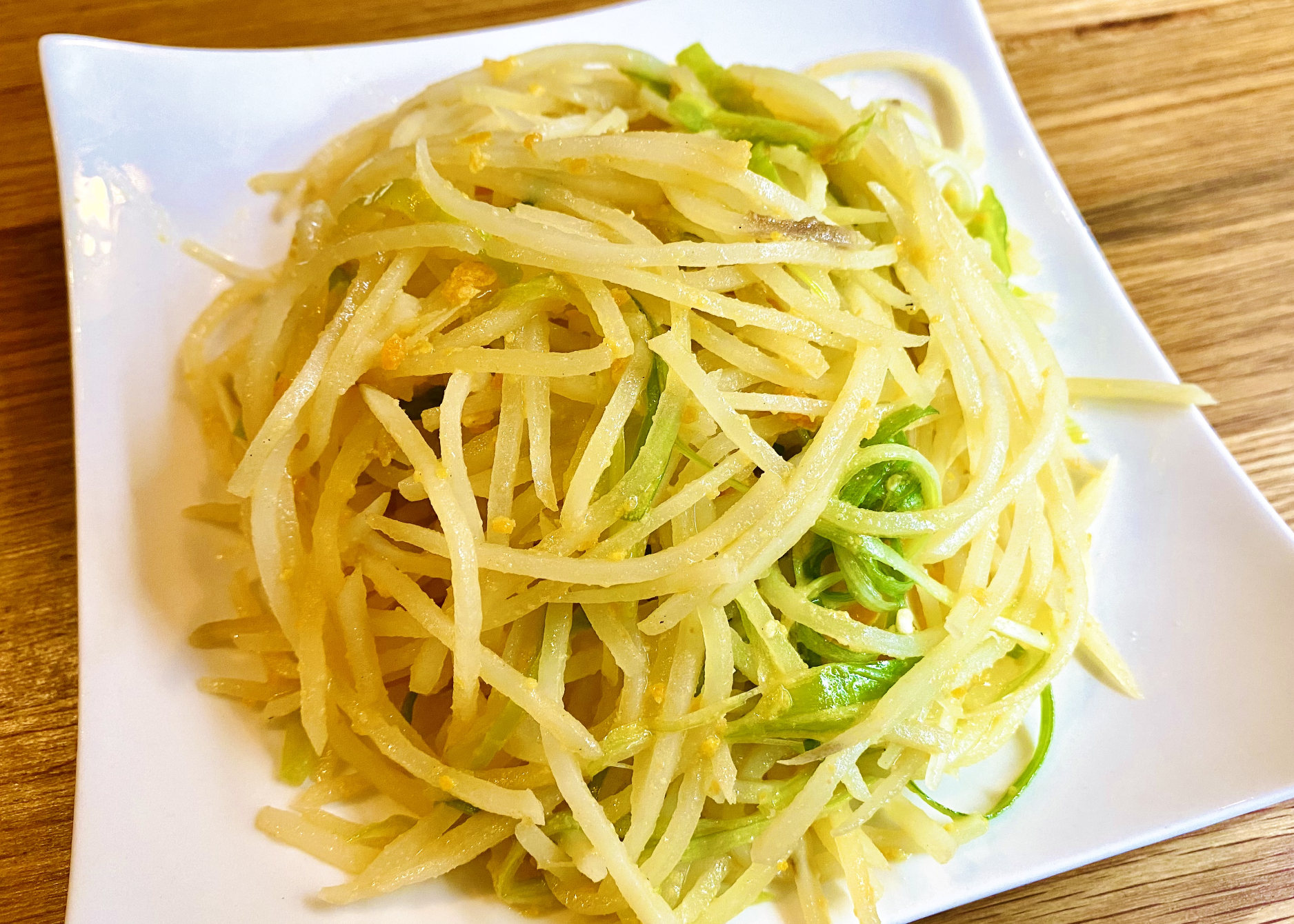 Order 咸蛋黄土豆丝 Shredded Potato with Egg Yolk food online from South of the Clouds store, New York on bringmethat.com