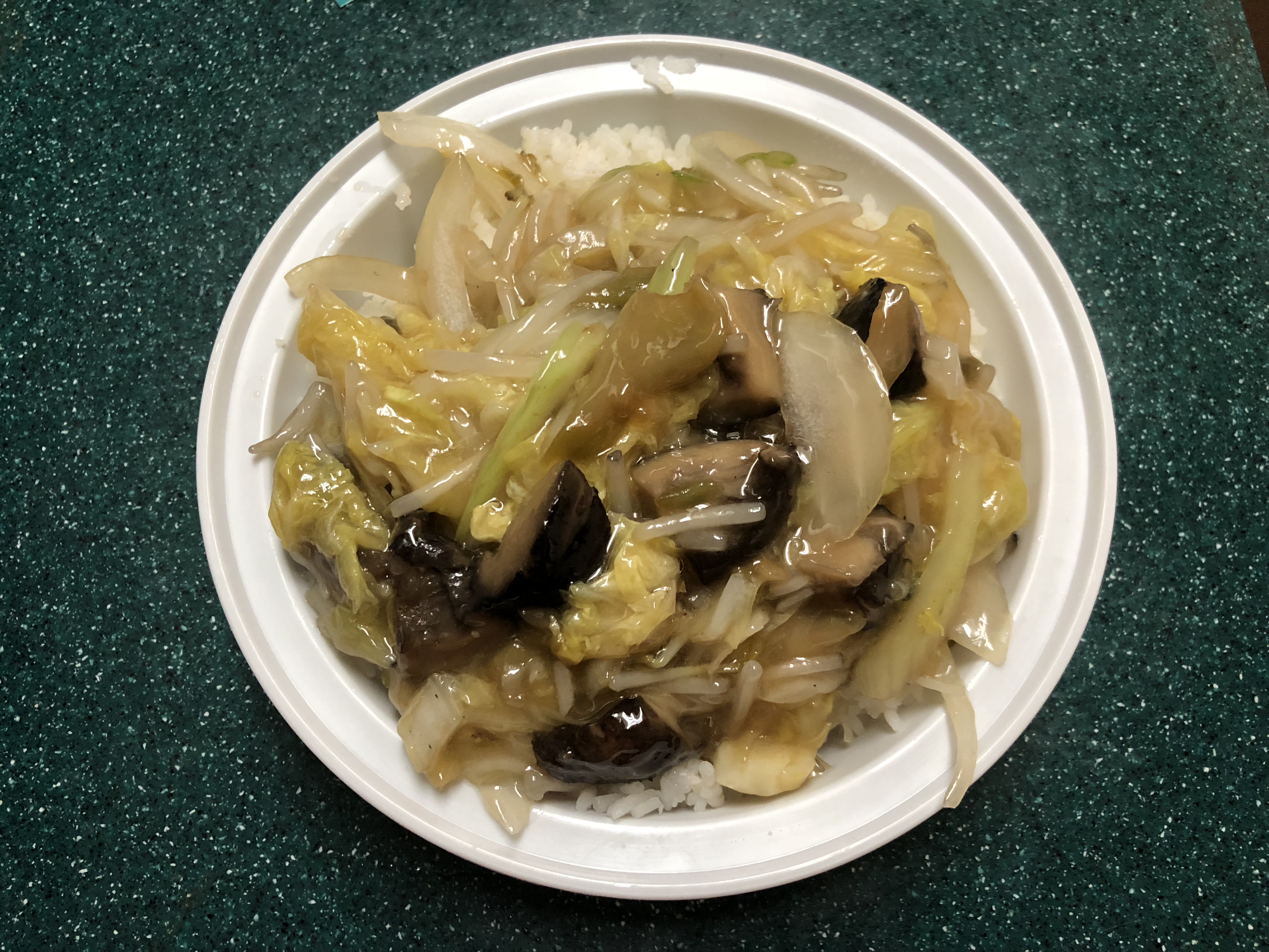 Order 8. Chinese Mushroom Over Rice 冬菇蓋飯 food online from May Wah Fast Food store, New York on bringmethat.com