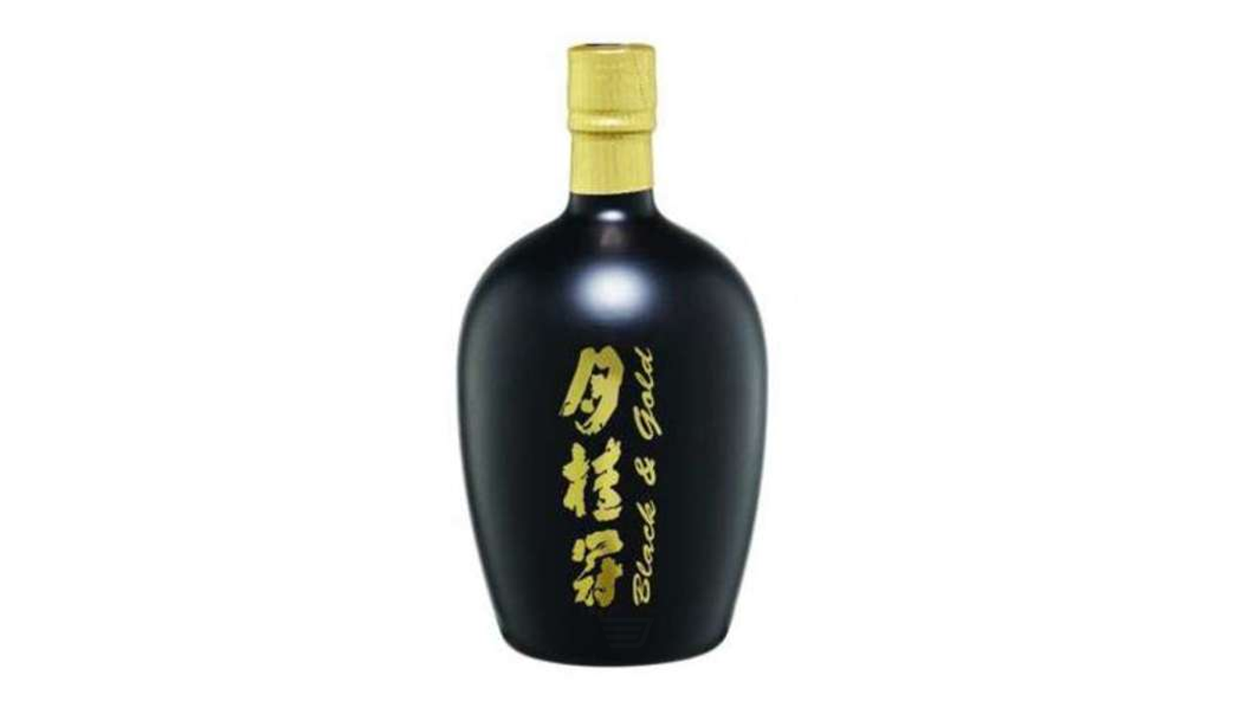 Order Gekkeikan Black and Gold Junmai Shu Sake Rice Wine 750mL food online from Dimension Liquor store, Lake Forest on bringmethat.com