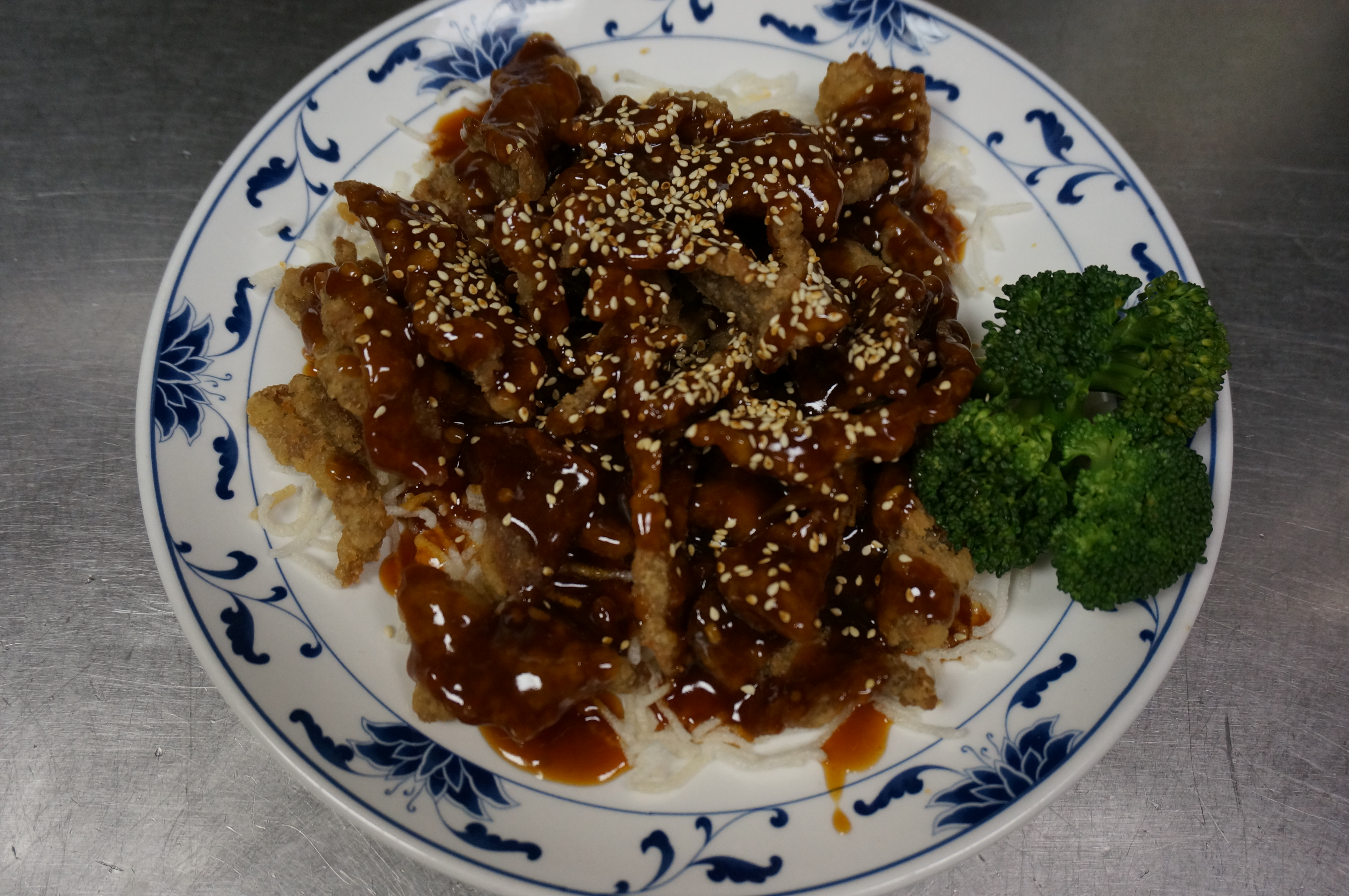 Order 92. Hunan Beef food online from Mayflower Chinese store, Capitola on bringmethat.com