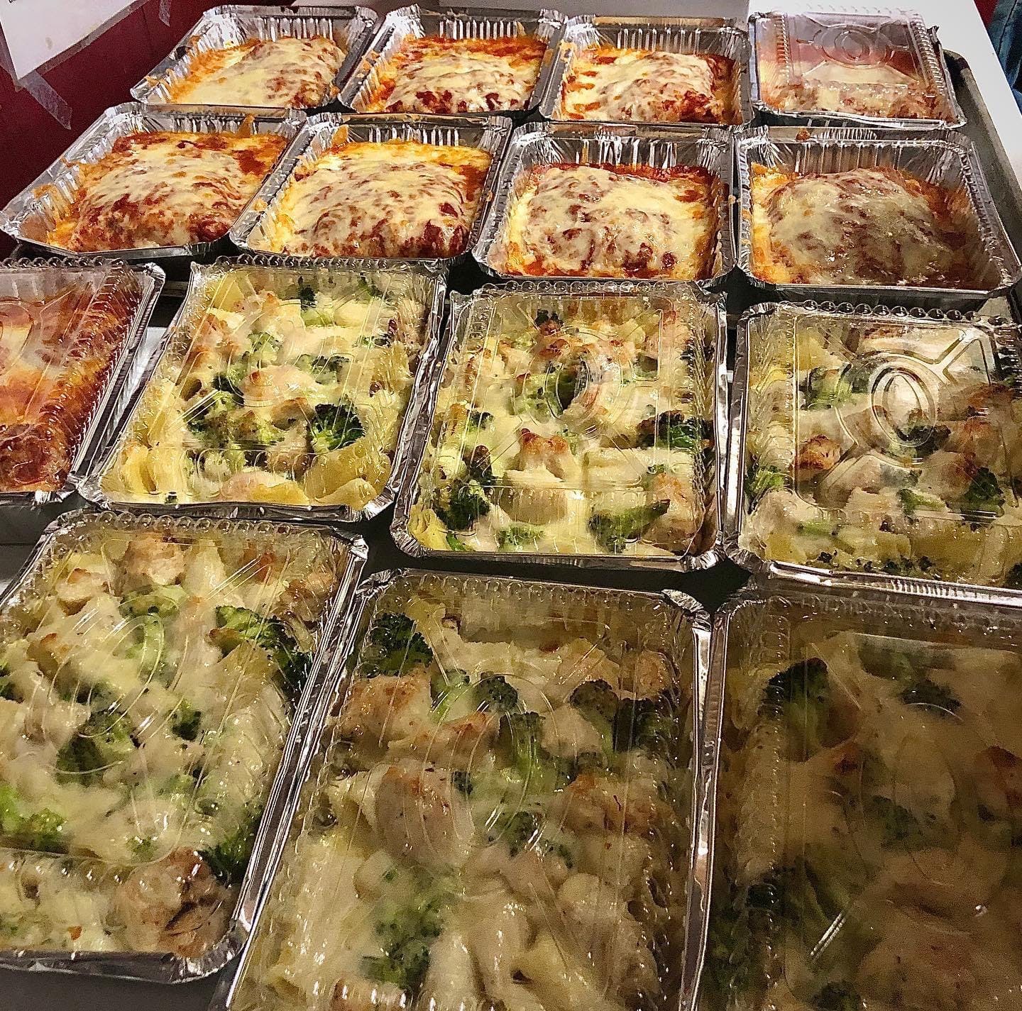Order Pasta with Alfredo Sauce, Chicken & Broccoli - Pasta food online from Kelley Square Pizza store, Worcester on bringmethat.com