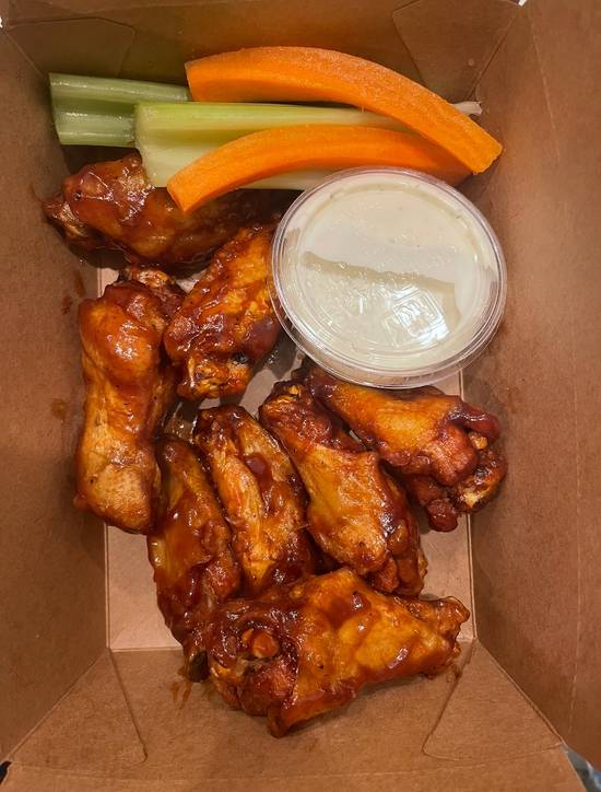 Order 8 PCS WINGS food online from Pazza Pizza store, Chicago on bringmethat.com