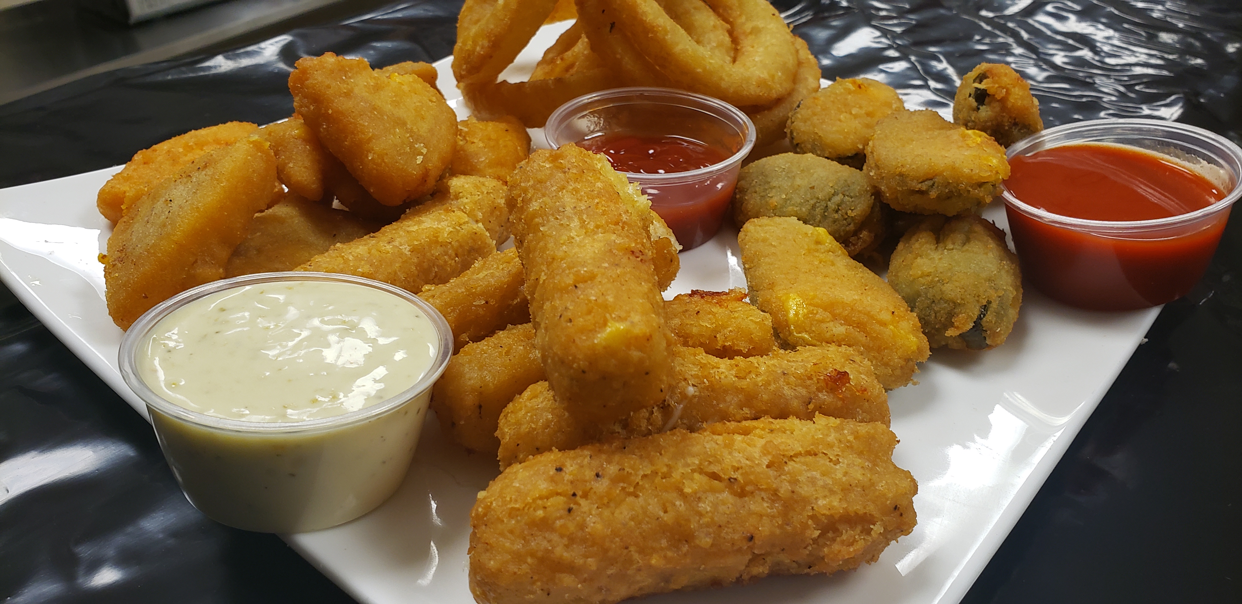 Order Appetizer Combo Platter food online from Fries To Wings store, Aurora on bringmethat.com