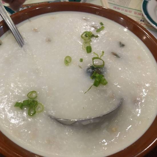 Order Congee w/ Pork & Preserved Egg / 皮蛋瘦肉粥 food online from Sam Woo Barbeque store, Alhambra on bringmethat.com