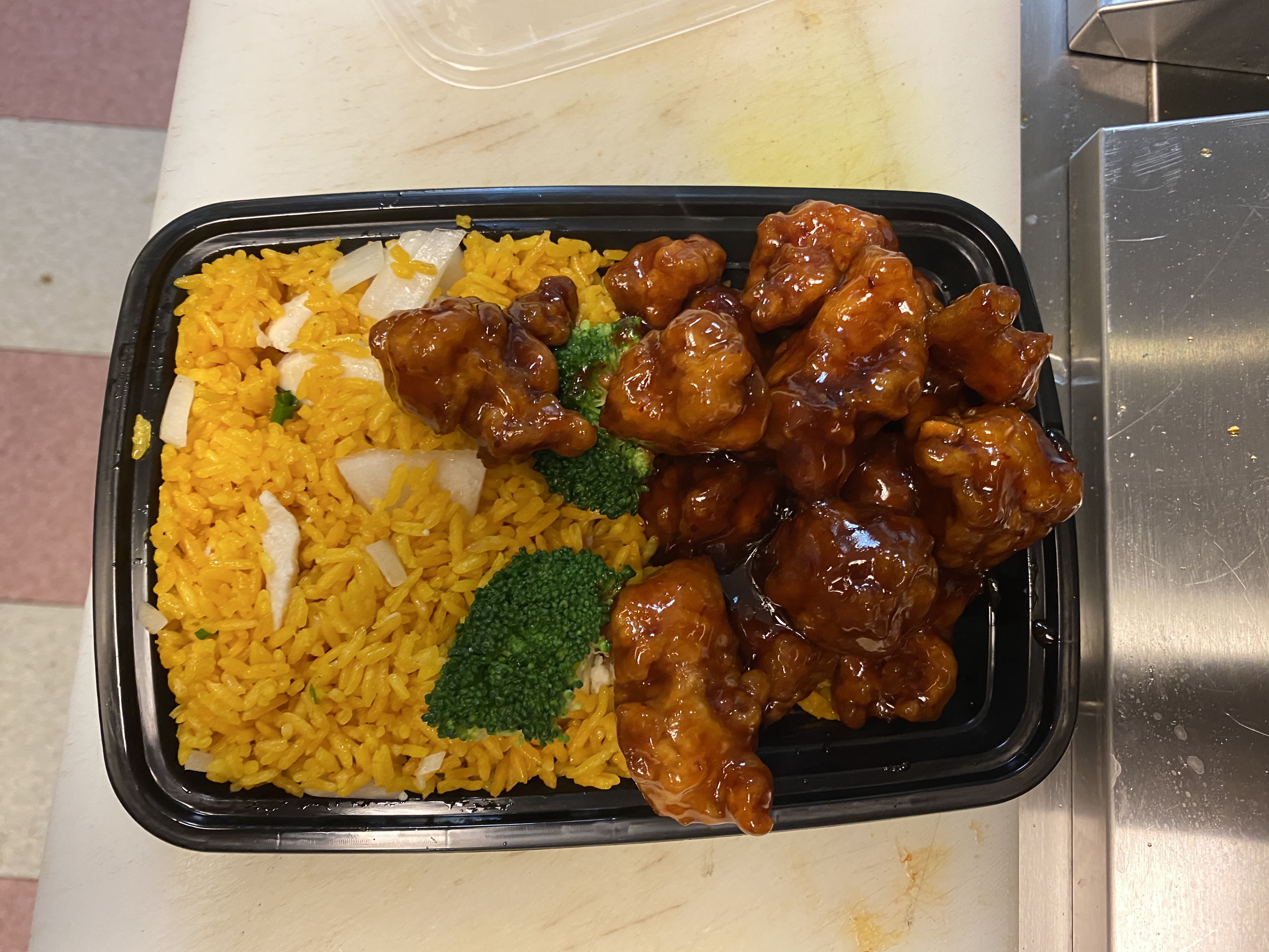 Order C18. General Tso's Chicken Combo Plate food online from Lucky Star - Market St. store, Wilmington on bringmethat.com