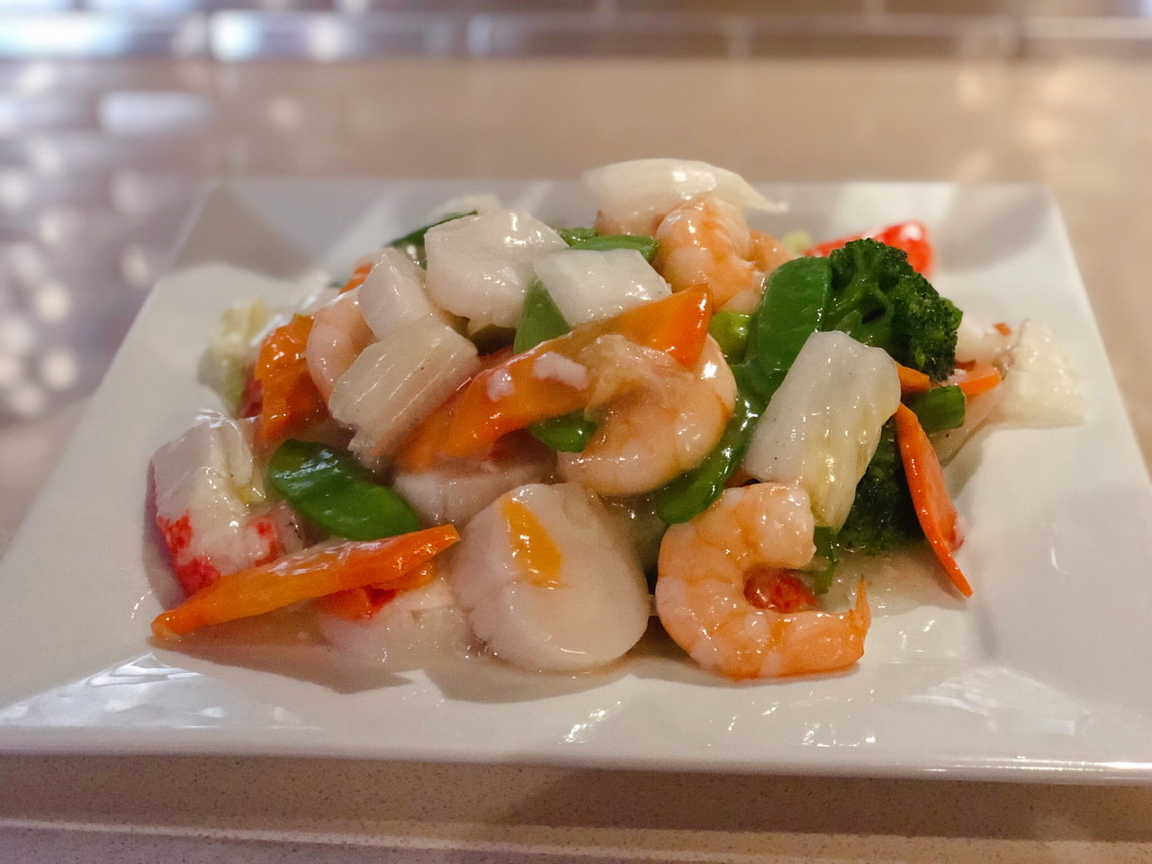 Order 64. Scallop and Shrimp with Vegetable food online from Happy Wok Asian Corner store, Elmwood Park on bringmethat.com