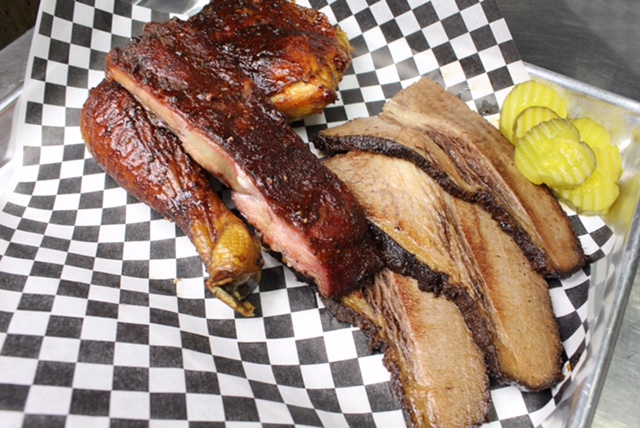Order Pit Master Combo  food online from Meme Texas Bbq Smokehouse store, East Los Angeles on bringmethat.com