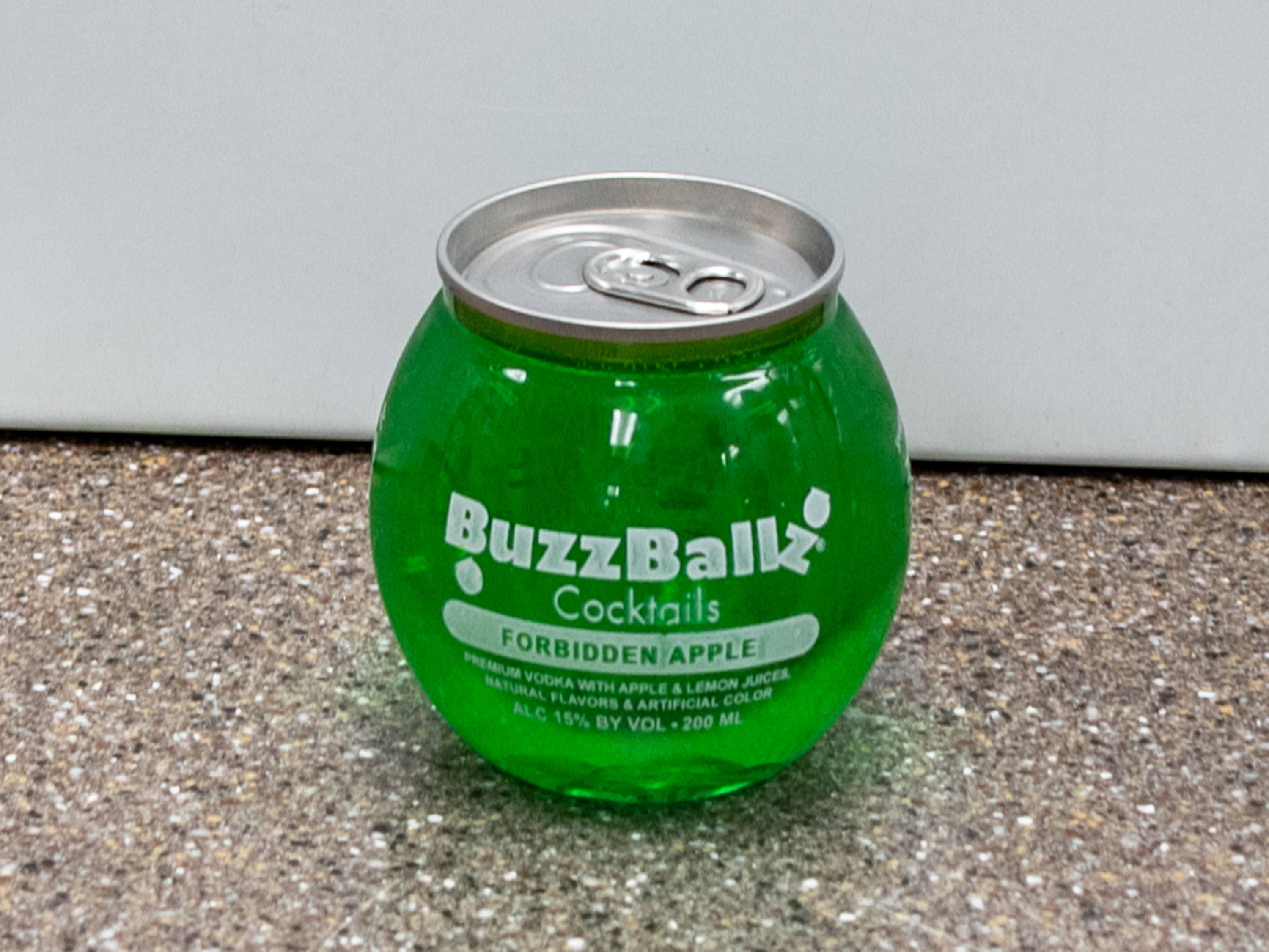 Order BuzzBallz Forbidden Apple, 200 ml food online from Kangaroo Food Mart store, Cathedral City on bringmethat.com