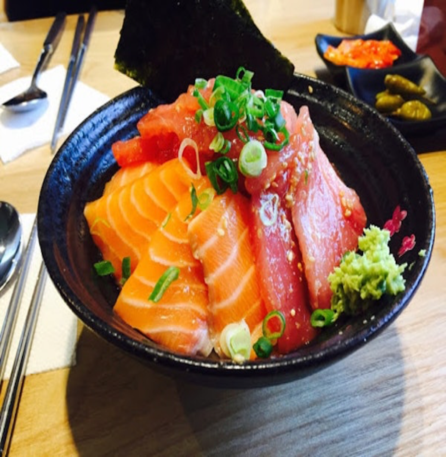 Order sashimi bowl  food online from Sushi Q store, Los Angeles on bringmethat.com
