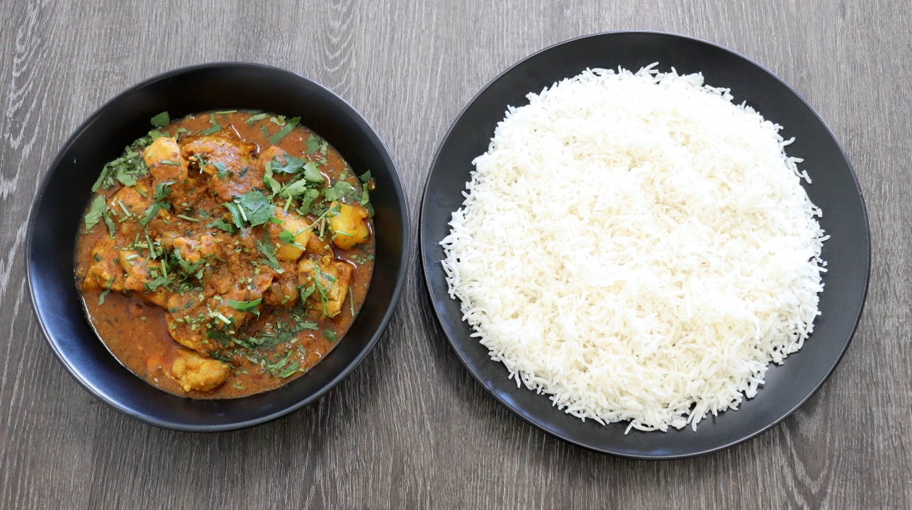 Order Vindaloo Curry (2 Servings) food online from Fresh Curry Chefs store, Camarillo on bringmethat.com